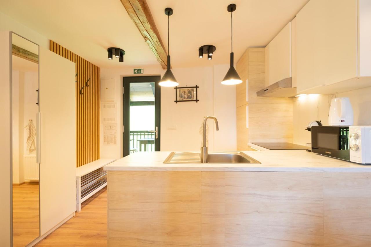 Apartments Pri Fencu Jesenice Kültér fotó