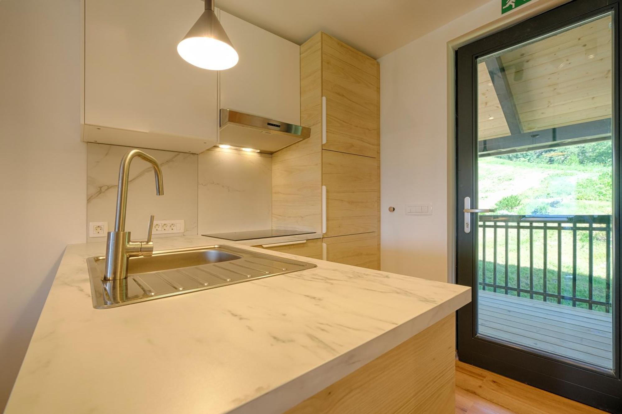 Apartments Pri Fencu Jesenice Kültér fotó