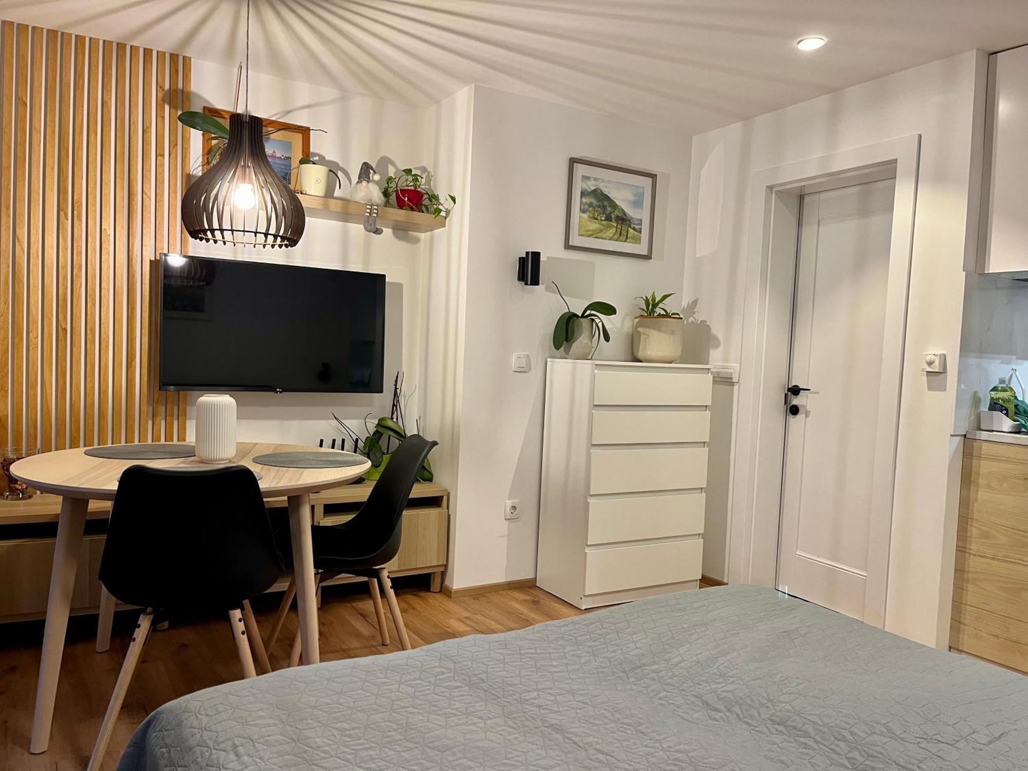 Apartments Pri Fencu Jesenice Kültér fotó